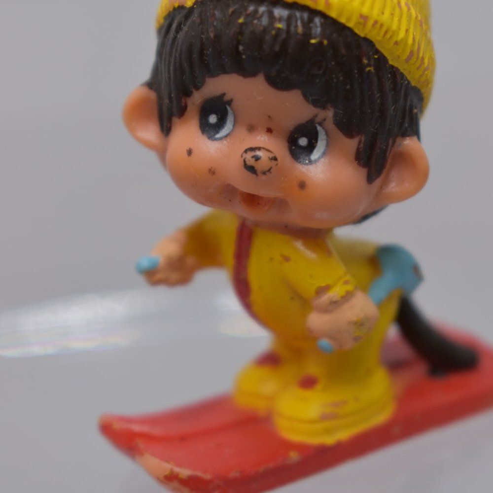 Vintage Toys, 1979 Monchichi PVC Figurines - Skiing, Vintage Gift Idea, Collecti - Picture 3 of 7